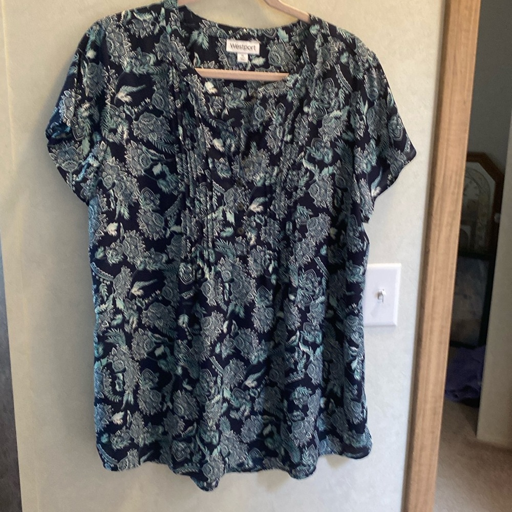Short sleeve blouse with 2 buttons in front center , dark blue/aqua design
